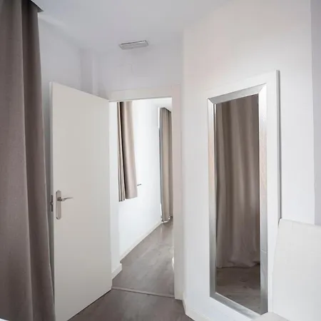 Διαμέρισμα Optima Mesones A 50 Metros De La Catedral *